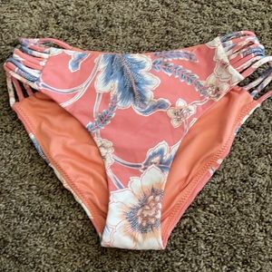 Women’s O’Neill Bottoms size small full coverage
